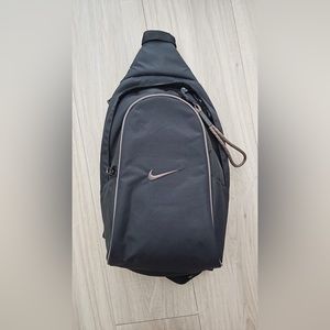 Nike Essential sportswear sling bag